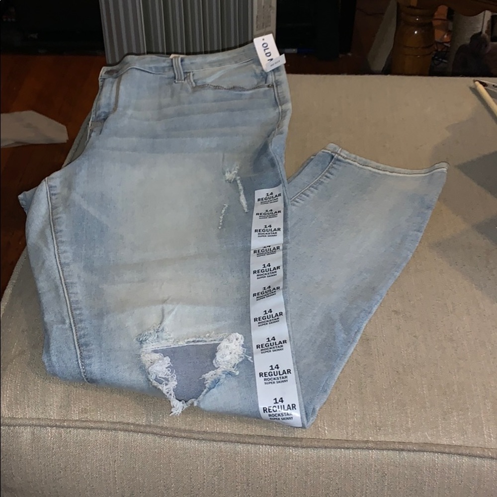 NWT Old Navy RockStar Distressed Skinny 16
